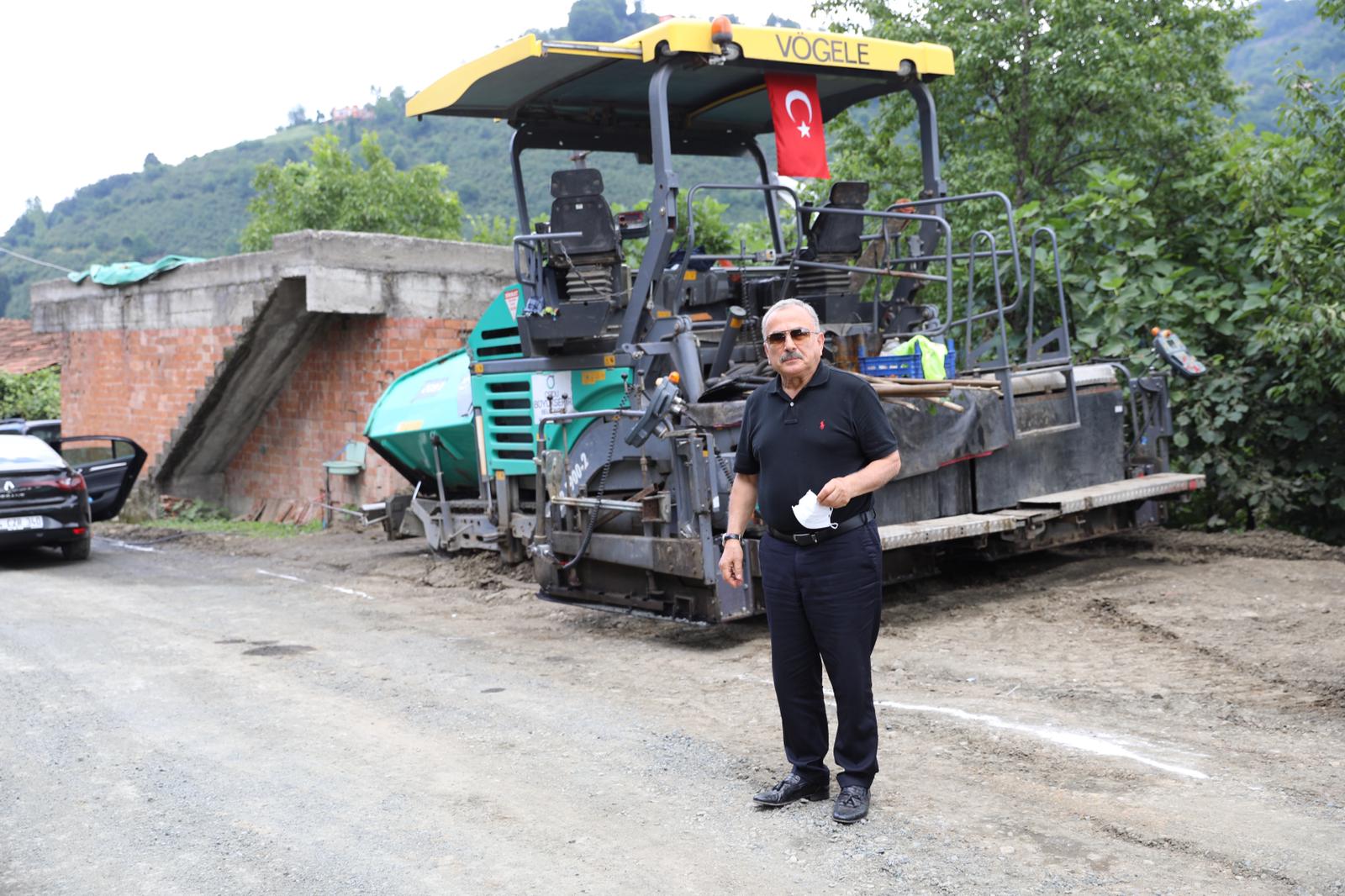 TÜRKÜLERE KONU OLAN YOL SICAK ASFALTA KAVUŞUYOR